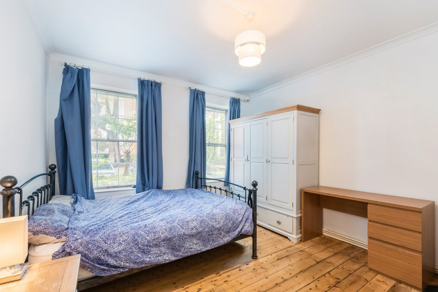 Flat Hortensia Road in Greater London