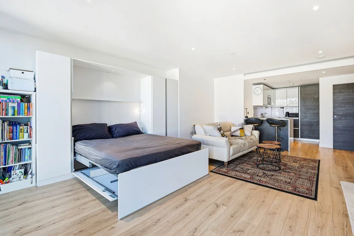 Flat Beadon Road in Greater London