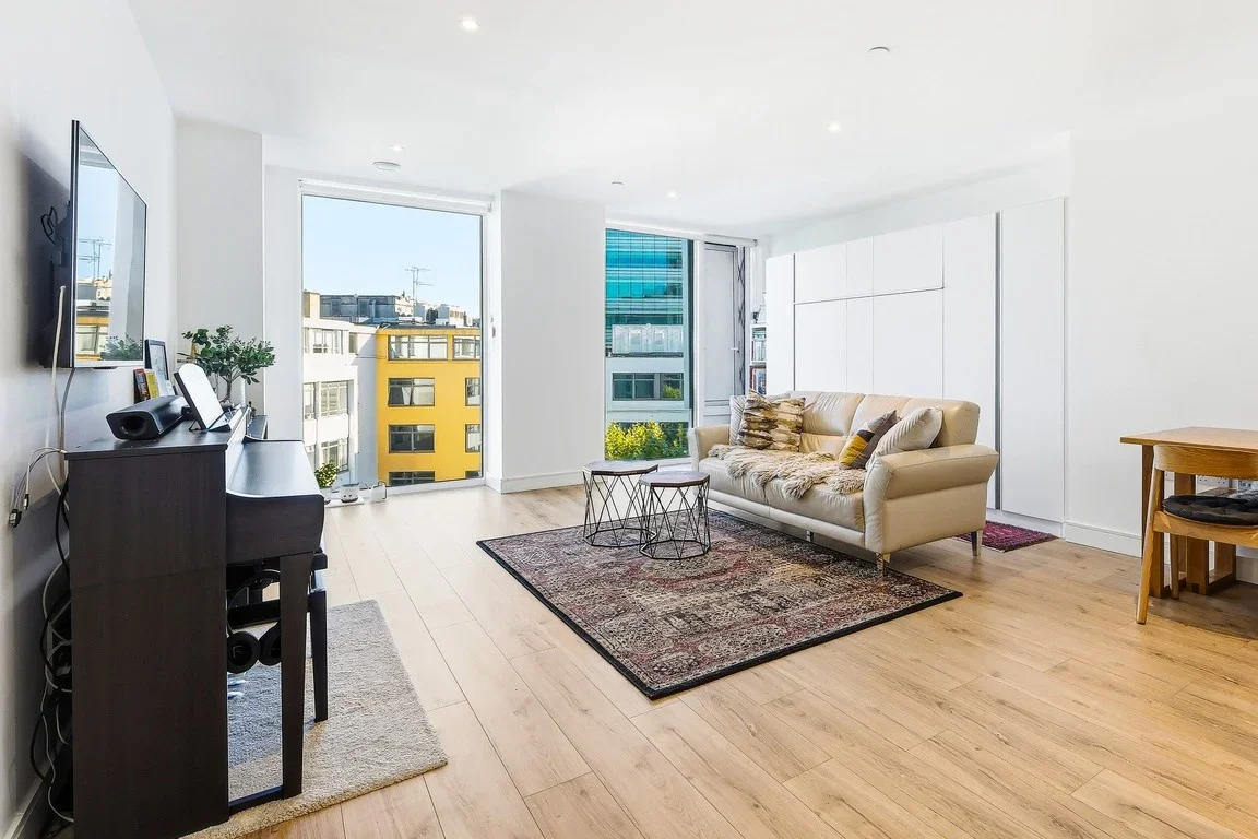 Flat Beadon Road in Greater London