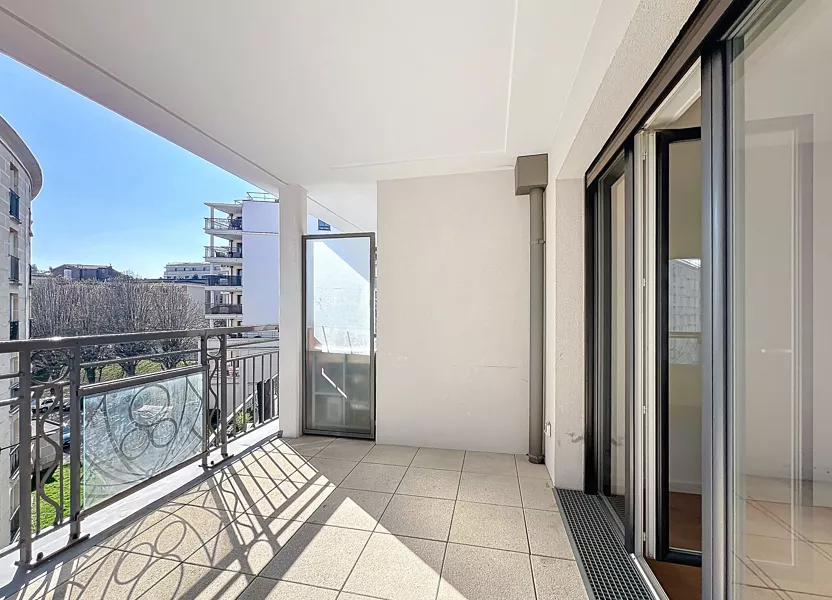 Flat Allée Camille Saint-Saëns in Suresnes