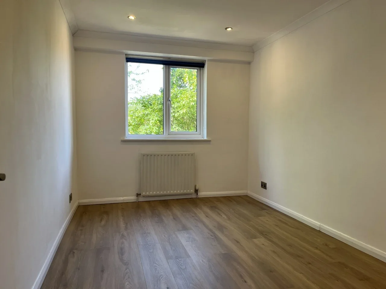 Flat Tithe Barn Close in Greater London