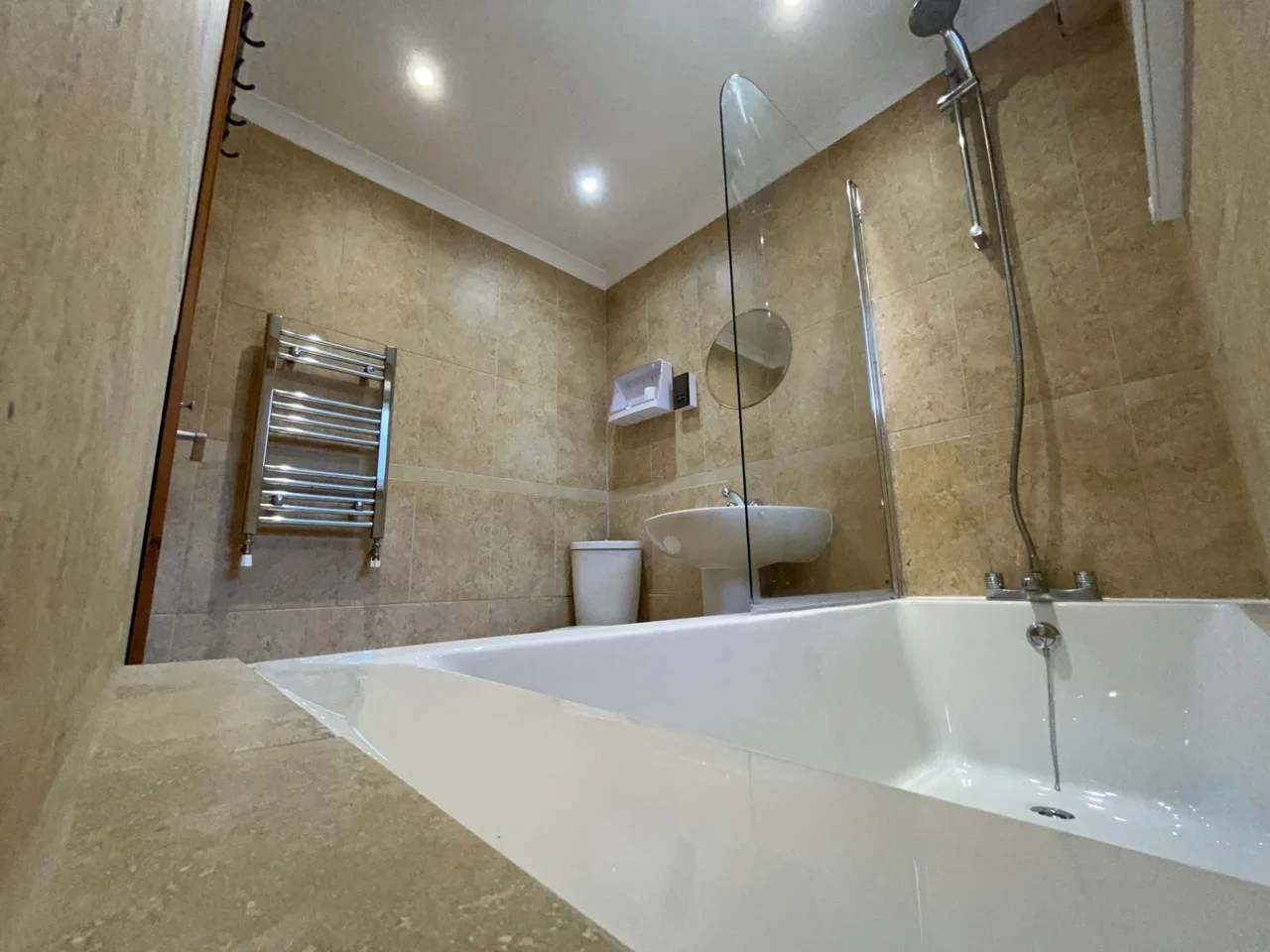 Flat Tithe Barn Close in Greater London