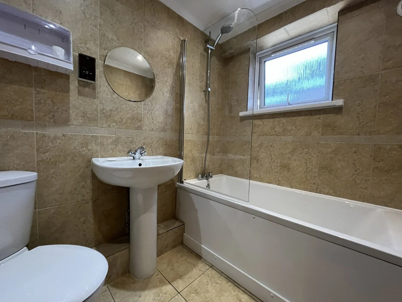 Flat Tithe Barn Close in Greater London