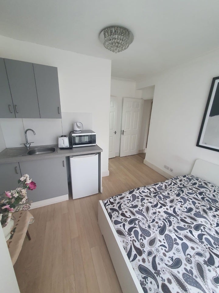 Room Fairfield Crescent in Greater London