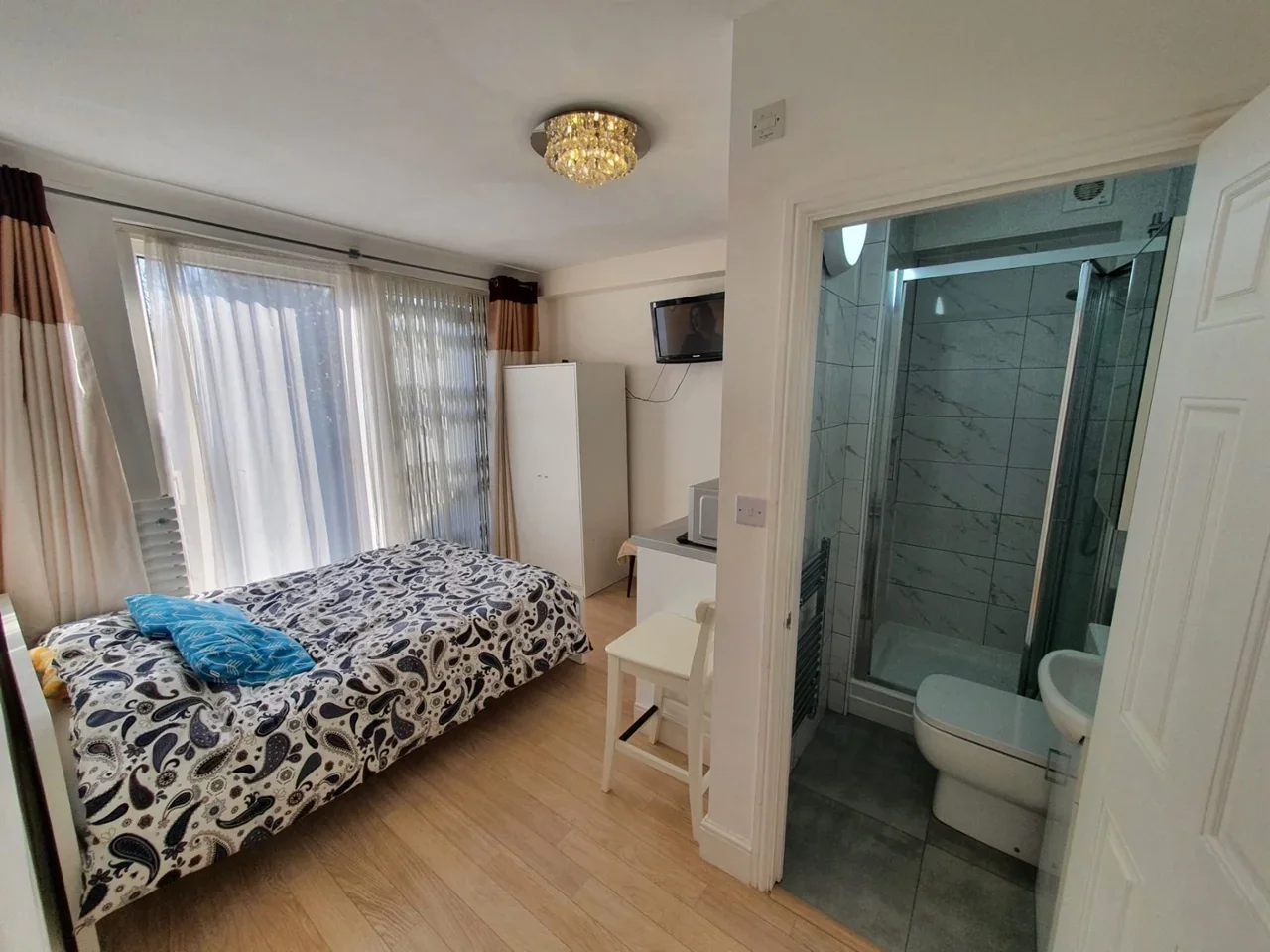 Room Fairfield Crescent in Greater London