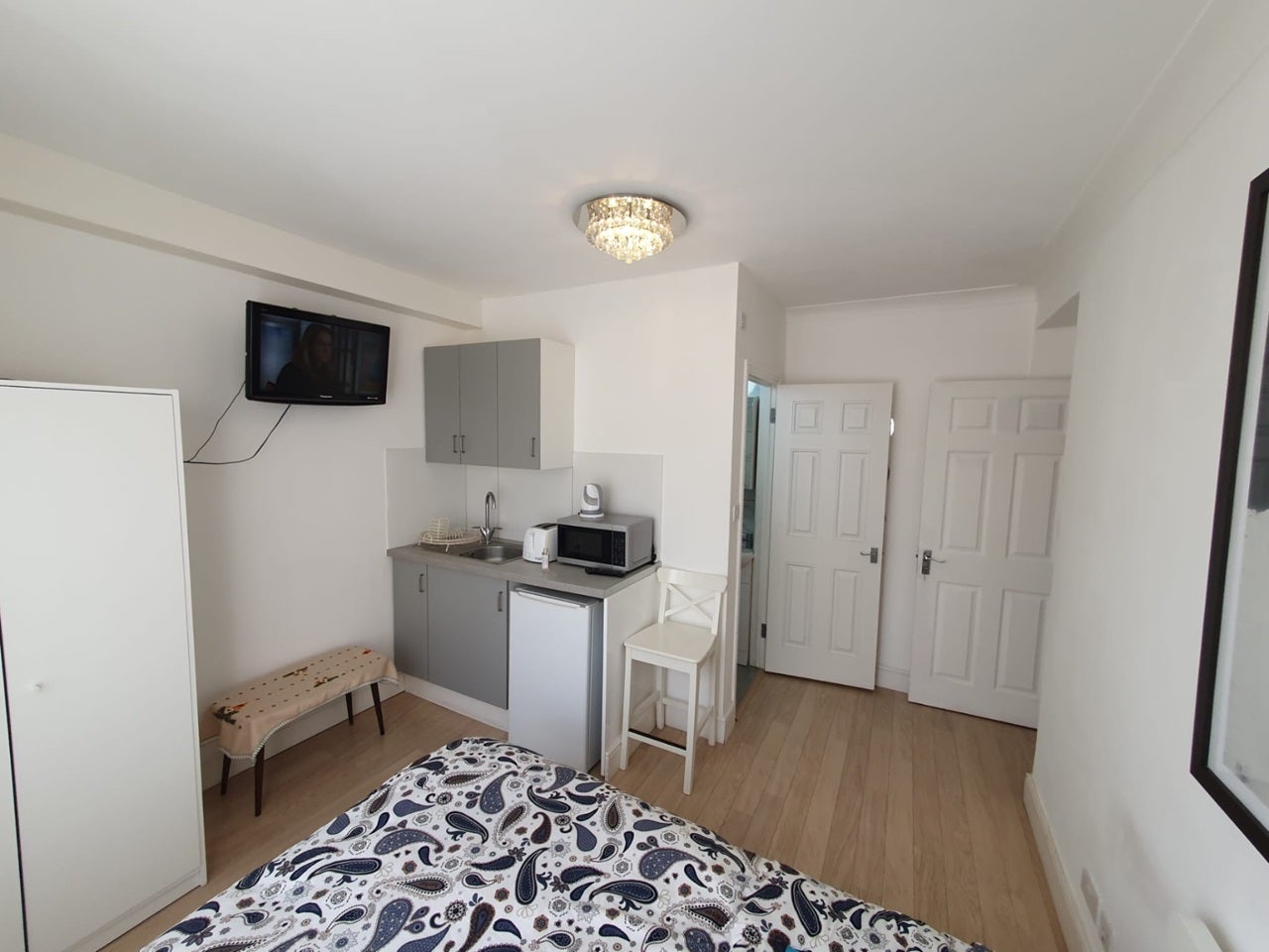 Room Fairfield Crescent in Greater London