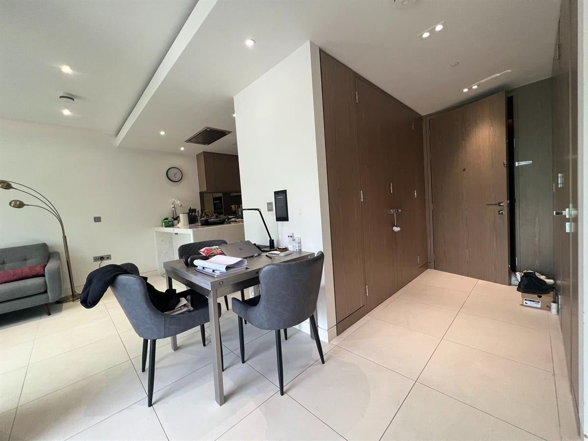 Flat Water Lane in City of London