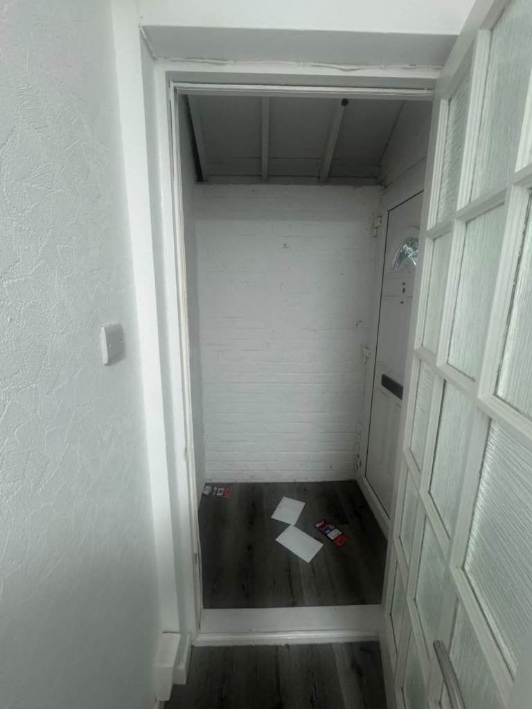 Flat Berrydale Road in Greater London