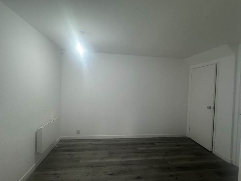 Flat Berrydale Road in Greater London