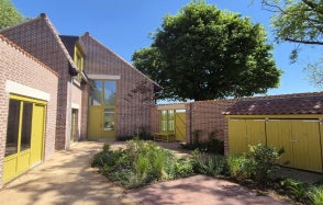 House Moores Place in Brentwood