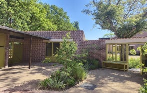 House Moores Place in Brentwood