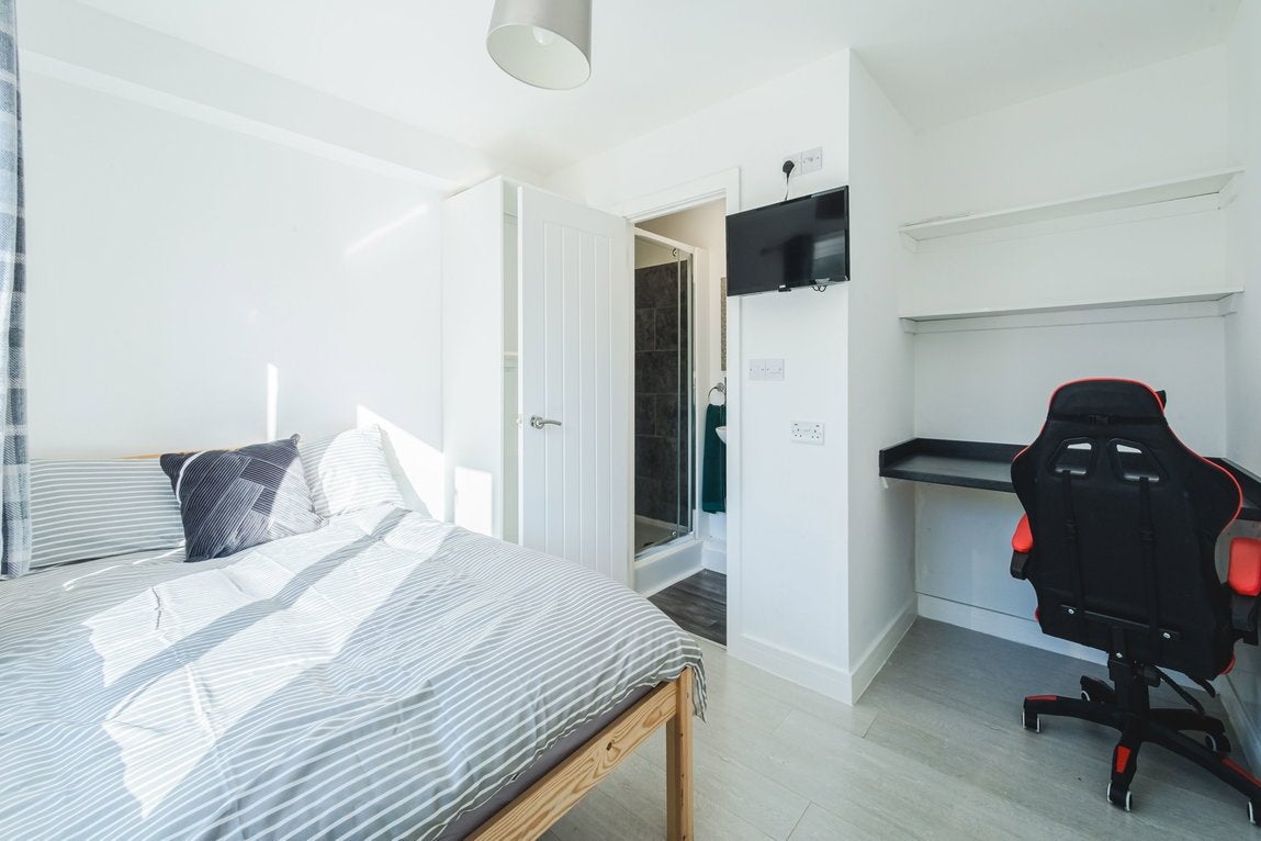 Room Lawrence Road in Cotswold District