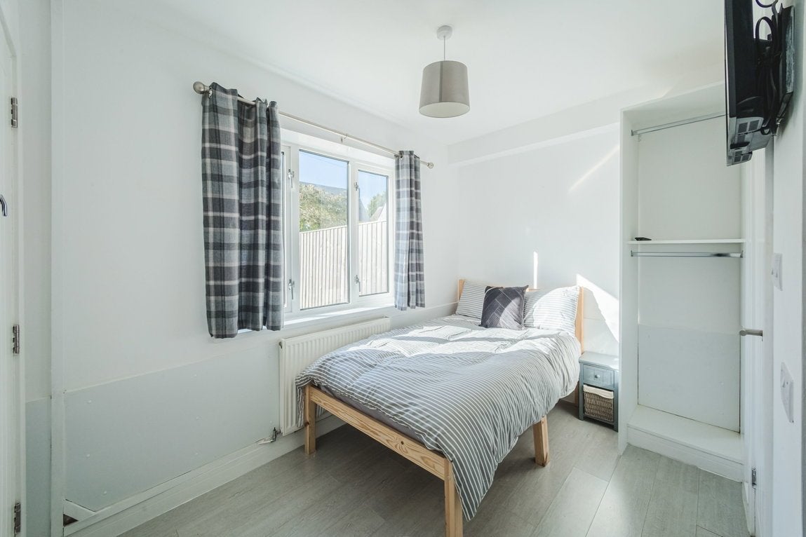 Room Lawrence Road in Cotswold District