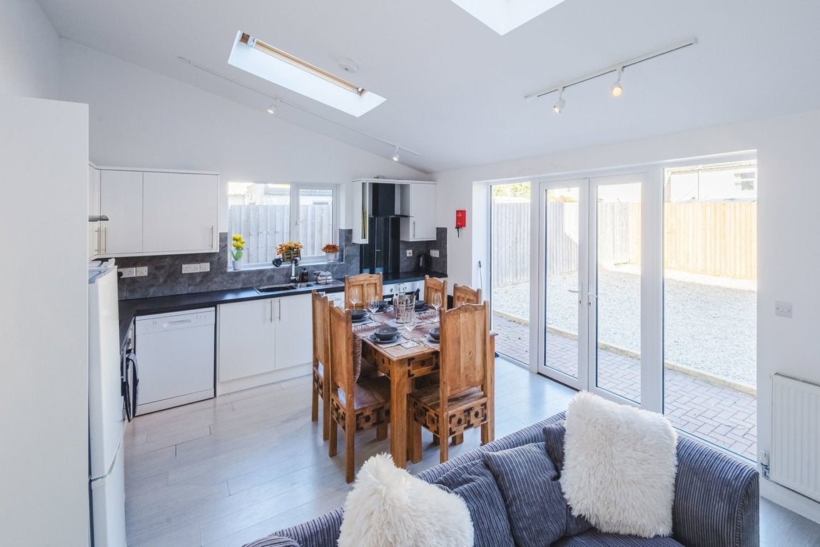 Room Lawrence Road in Cotswold District