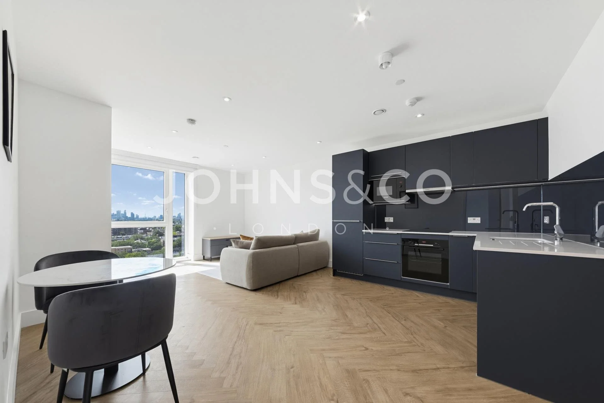 Flat Stroudley Walk in Greater London