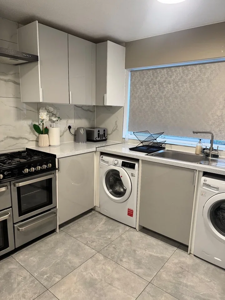 House Wyldfield Gardens in Greater London