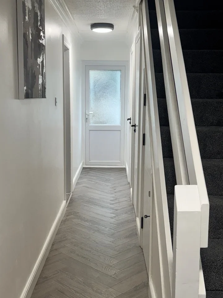 House Wyldfield Gardens in Greater London