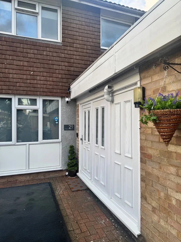 House Wyldfield Gardens in Greater London