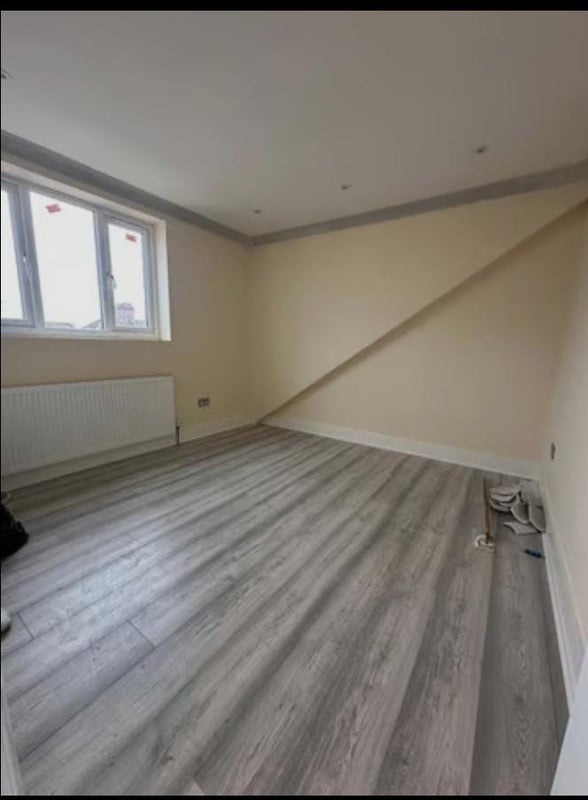 Room Lens Road in Greater London