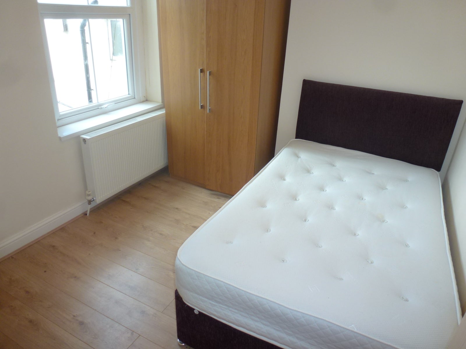 Flat Ninian Road in Cardiff
