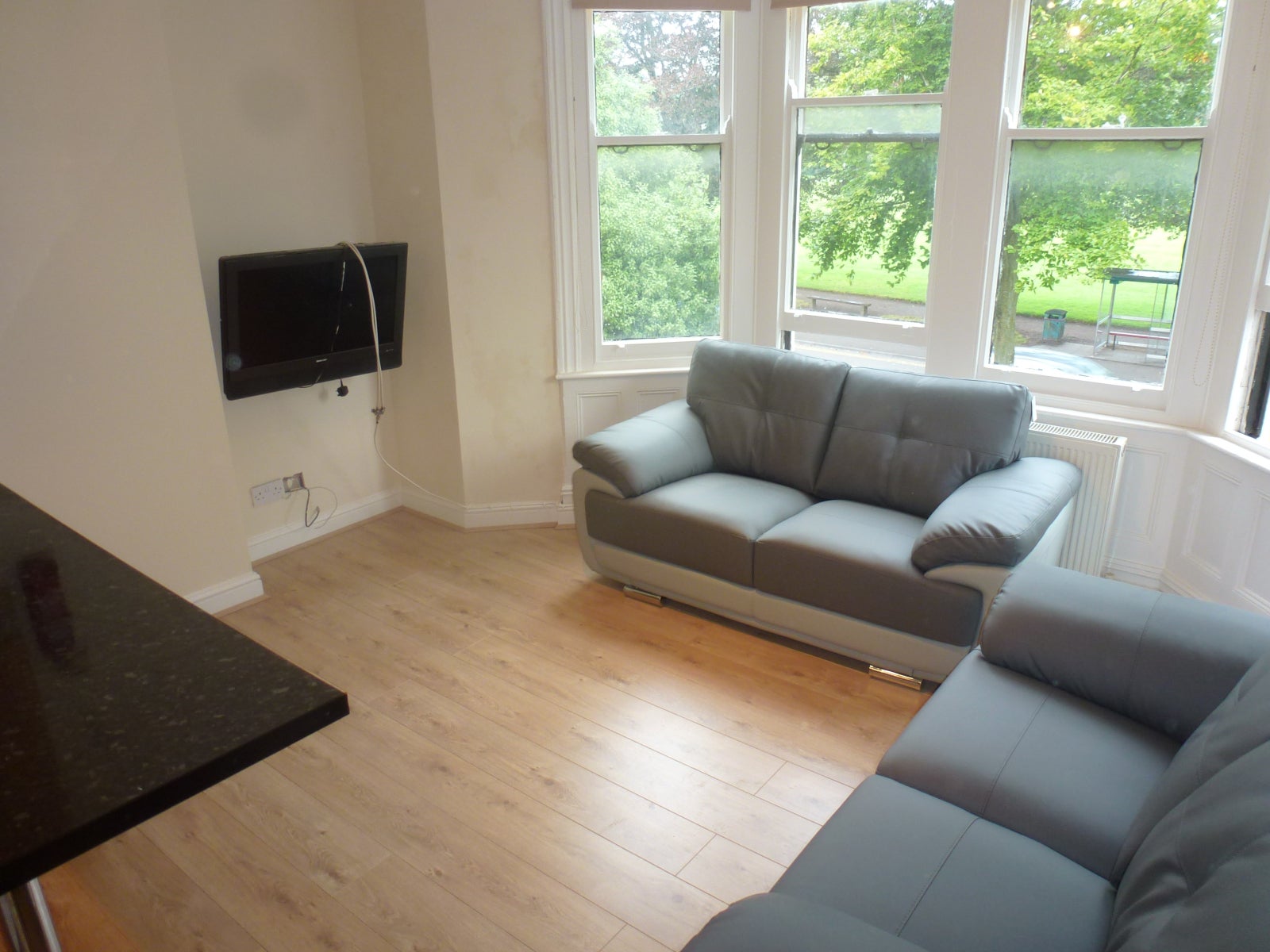 Flat Ninian Road in Cardiff