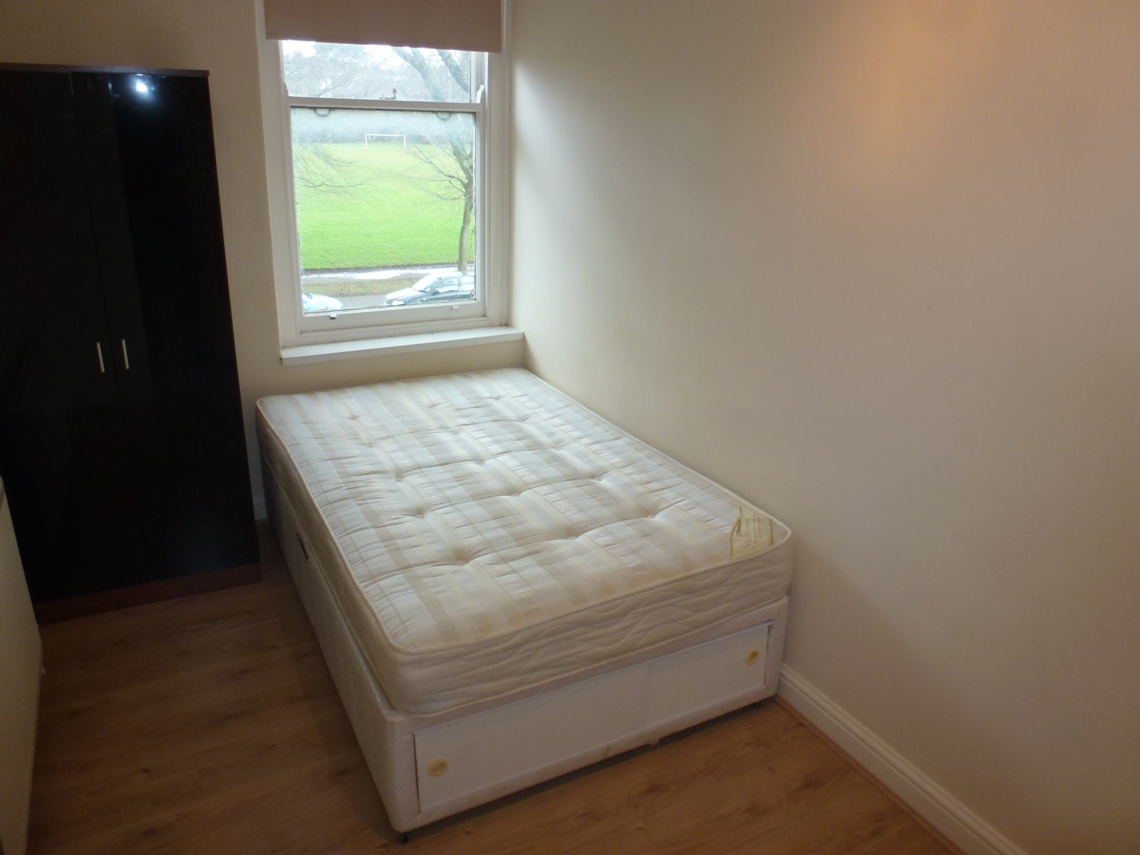 Flat Ninian Road in Cardiff