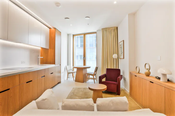 Flat Tooley Street in Greater London