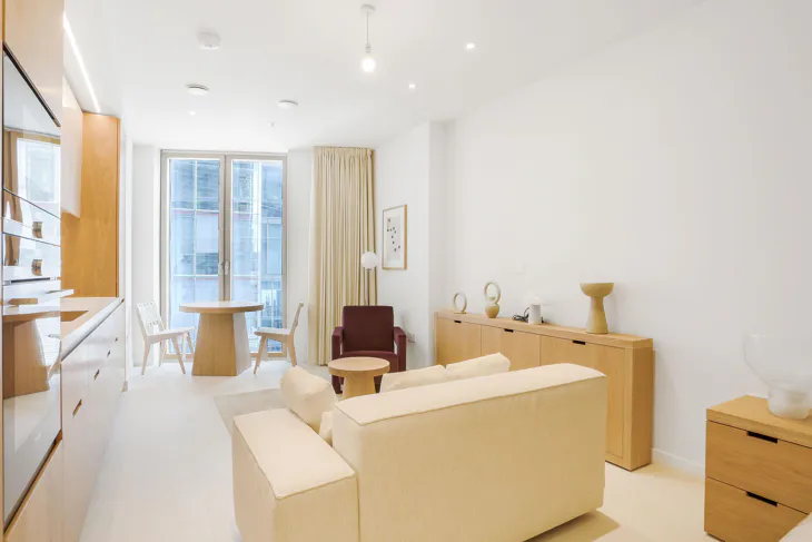 Flat Tooley Street in Greater London