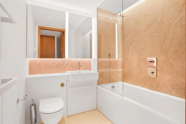 Flat Tooley Street in Greater London