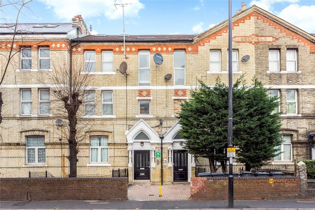 Flat Wellesley Road in Greater London