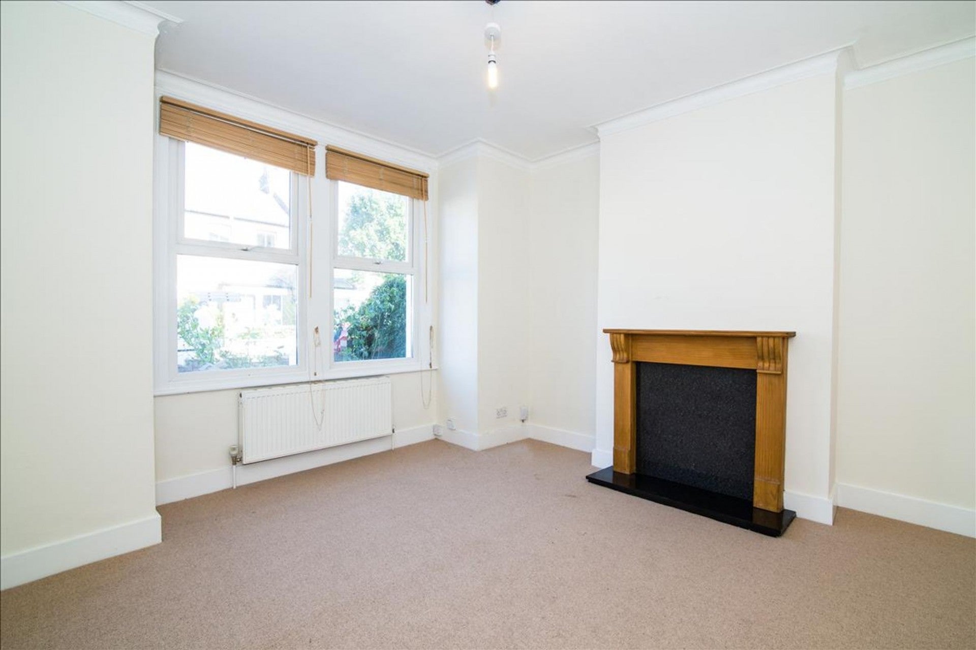 Flat Darwin Road in Greater London