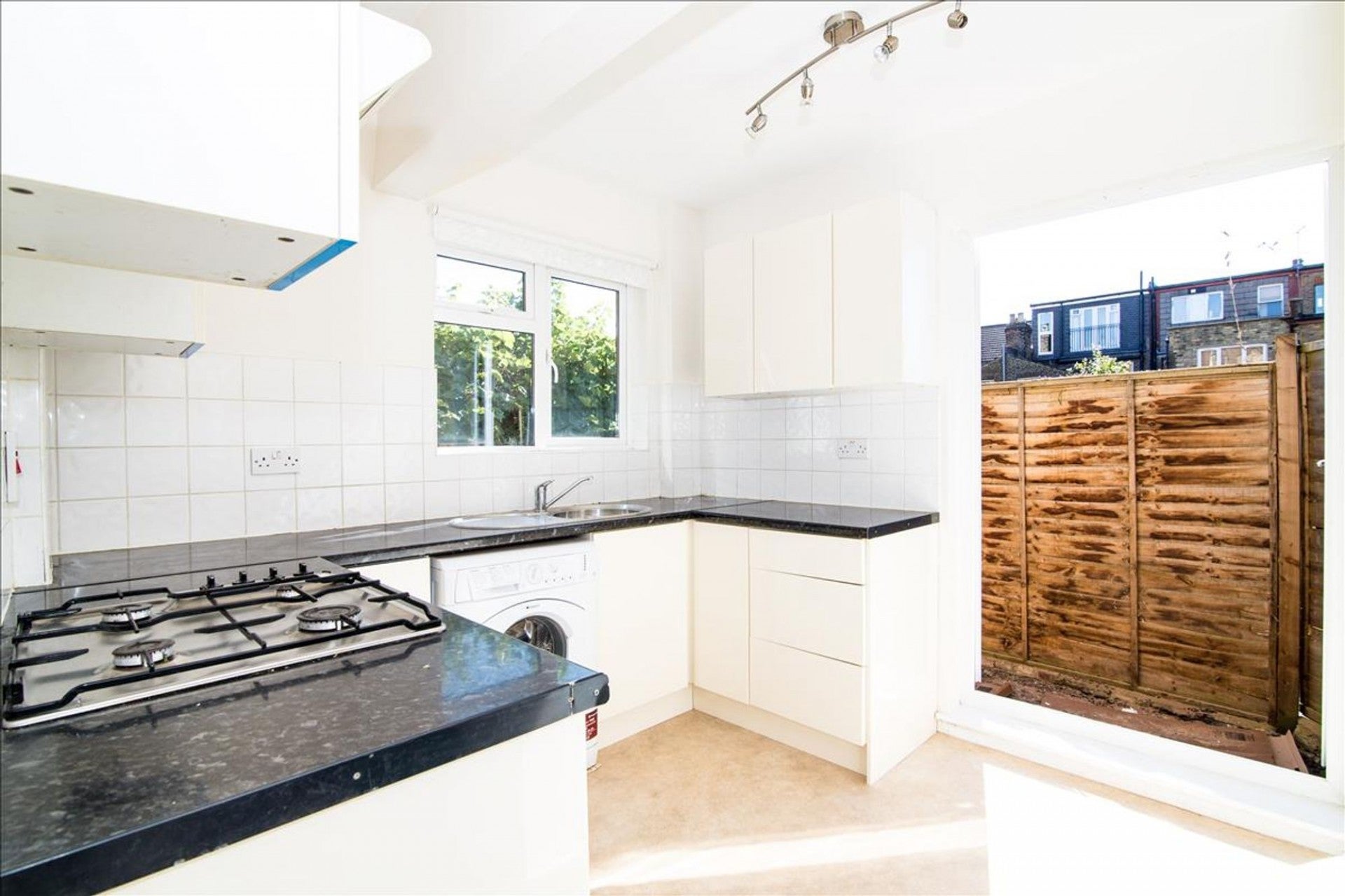 Flat Darwin Road in Greater London
