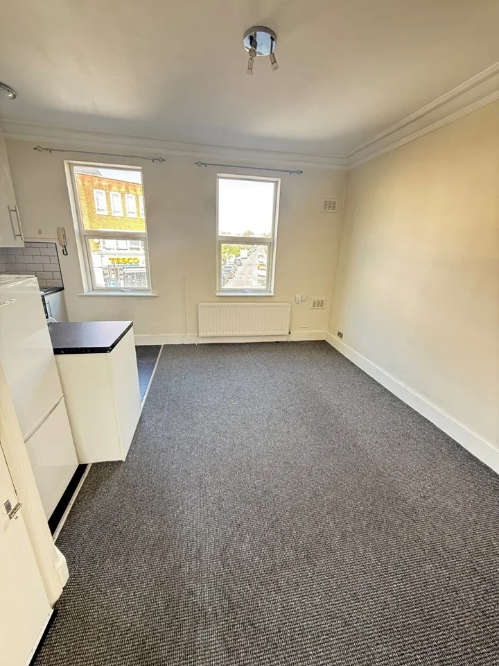 Flat Mitcham Road in Greater London