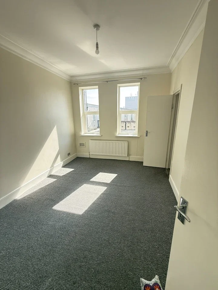 Flat Mitcham Road in Greater London