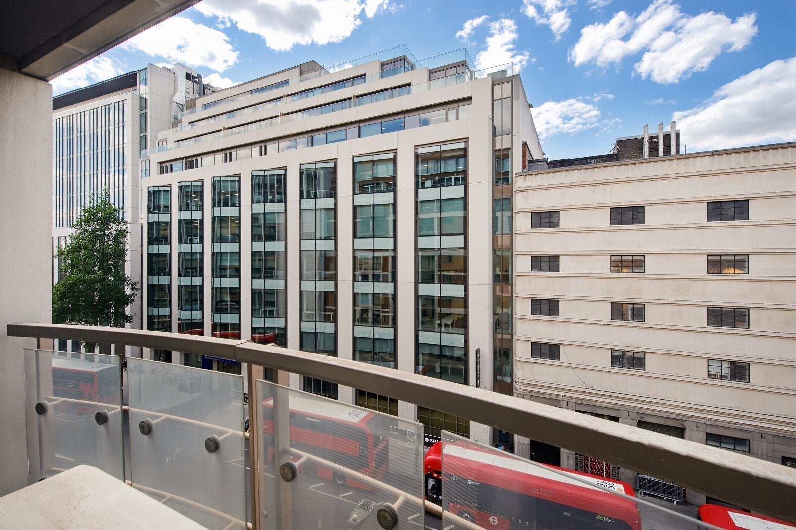 Flat Vauxhall Bridge Road in City of Westminster