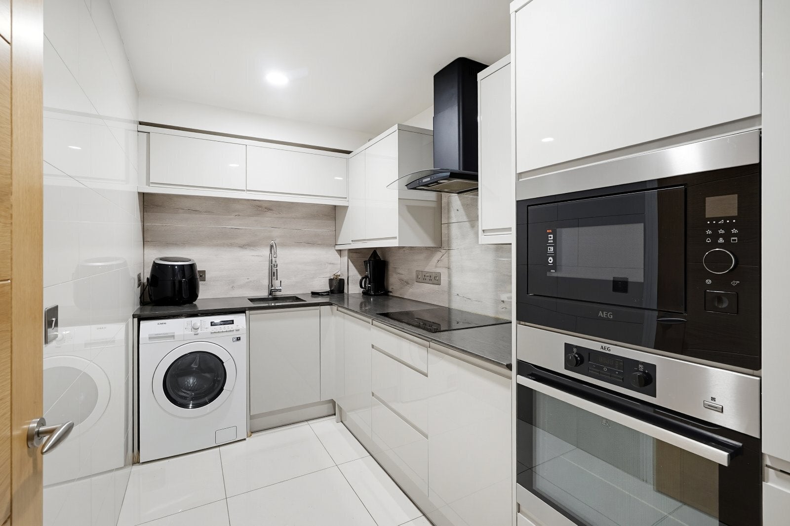 Flat Vauxhall Bridge Road in City of Westminster