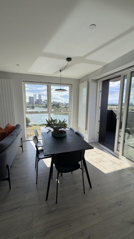 Room Wickford Way in Greater London