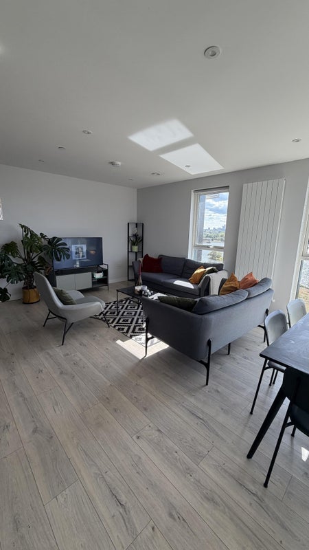 Room Wickford Way in Greater London