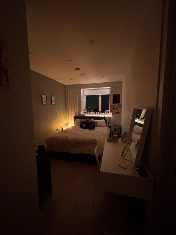 Room Wickford Way in Greater London