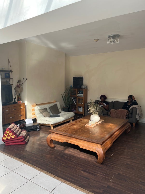Room Hillmarton Road in Greater London