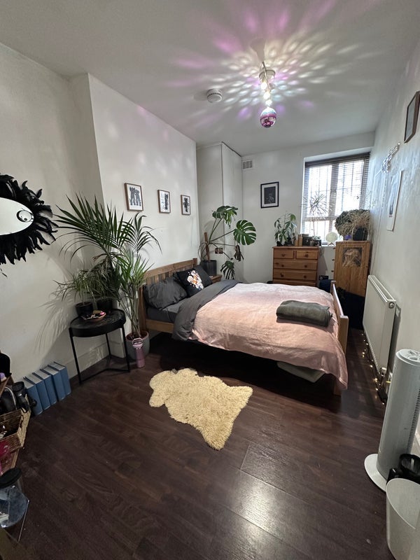 Room Hillmarton Road in Greater London