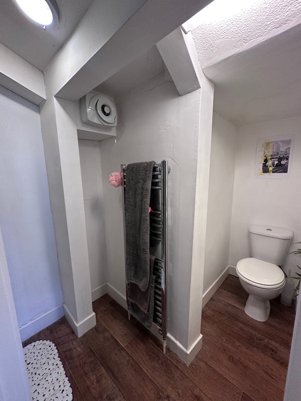Room Hillmarton Road in Greater London