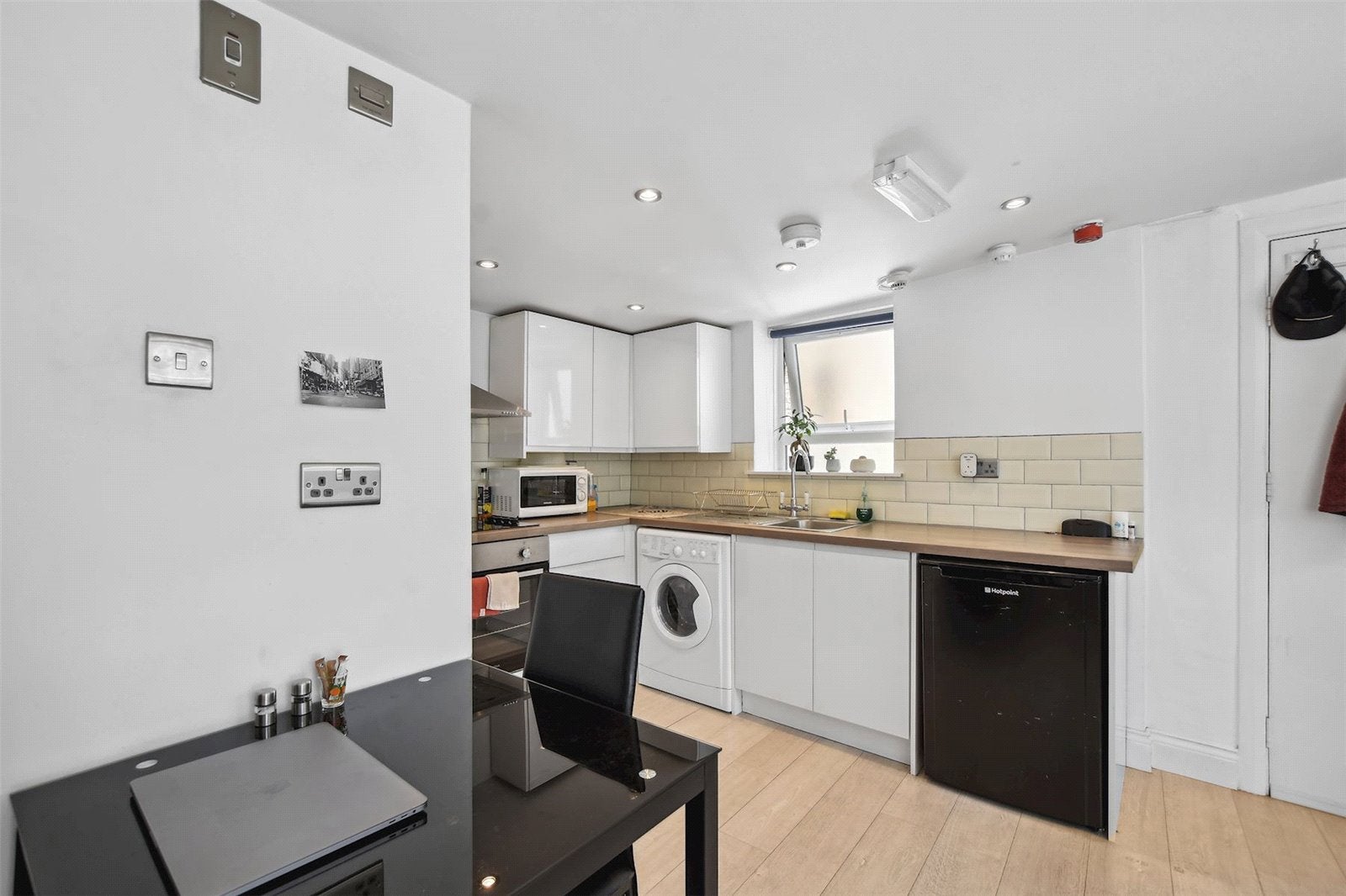 Flat Sandringham Road in Greater London