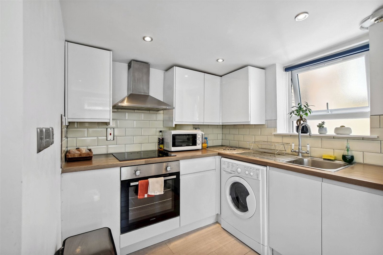 Flat Sandringham Road in Greater London