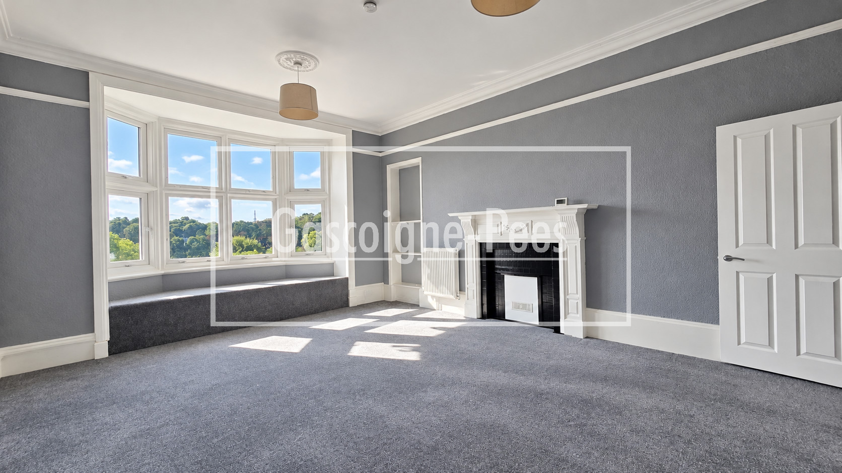 Flat Station View in Guildford
