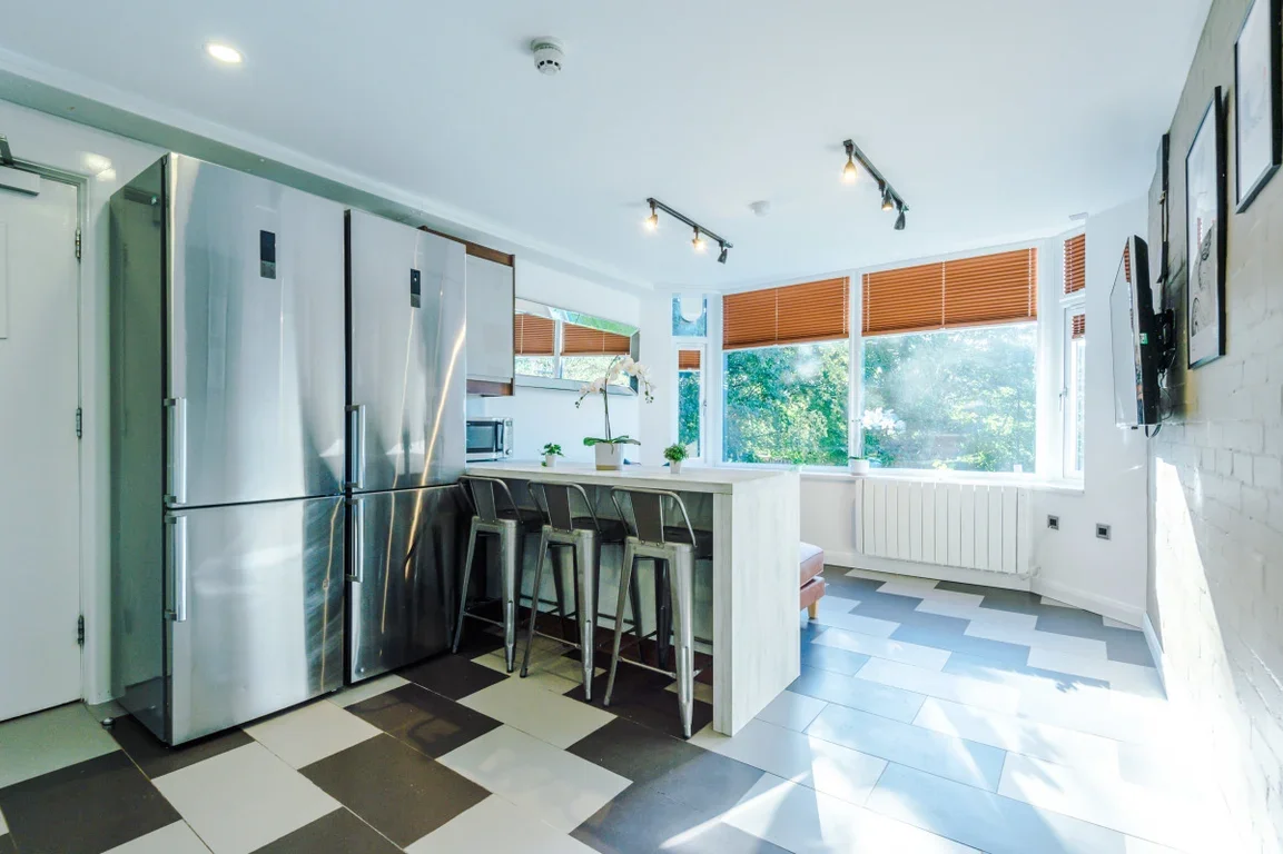 Flat Eskdale Terrace in Newcastle upon Tyne