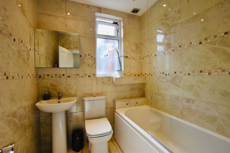 Room St Annes Road in Manchester