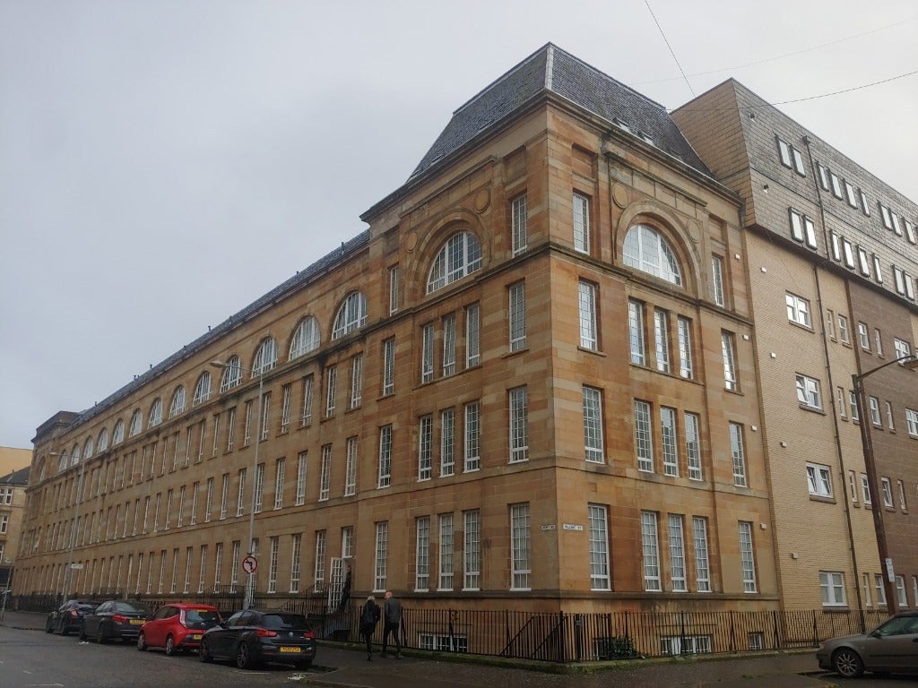 Flat Kent Road in Glasgow