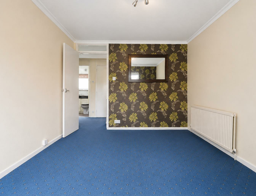 Flat Curran Close in Greater London