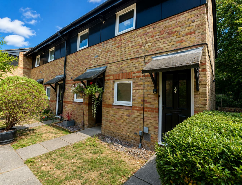 Flat Curran Close in Greater London
